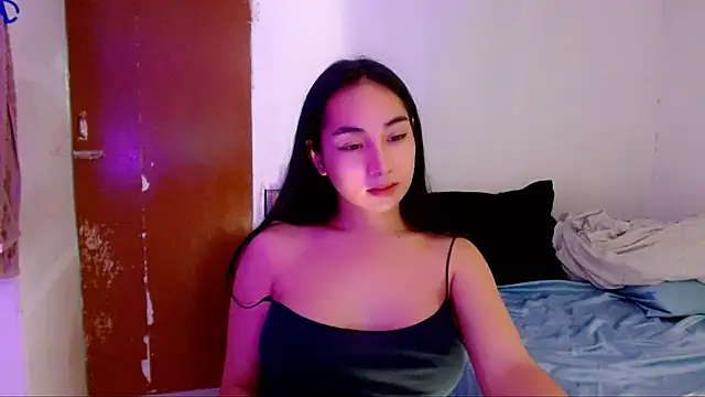 Snapshot of SweetLilly_18 chatting on 09/24/25, 12:25 SweetLilly 18 online show from 09/24/25, 12:25