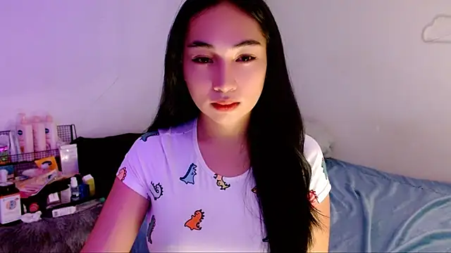 Snapshot of SweetLilly_18 chatting on 09/27/25, 03:33 SweetLilly 18 online show from 09/27/25, 03:33