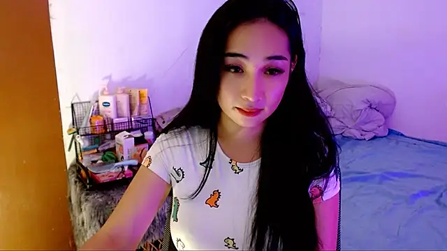 Snapshot of SweetLilly_18 chatting on 11/01/25, 03:30 SweetLilly 18 online show from 11/01/25, 03:30