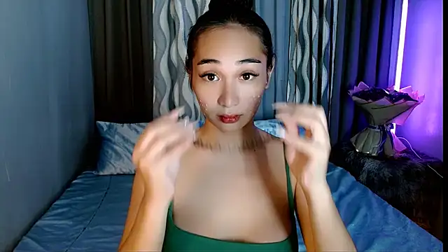 SweetLilly 18 online show from 05/13/26, 02:42