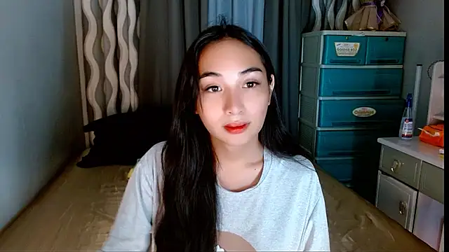 SweetLilly 18 online show from 05/25/26, 04:40