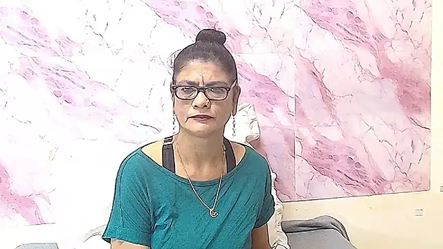 IndianAllure online show from 10/28/25, 05:33