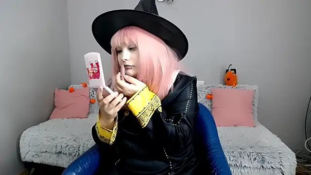 Snapshot of Estheri chatting on 10/28/25, 07:12 Estheri online show from 10/28/25, 07:12