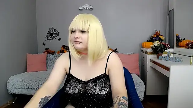 Snapshot of Estheri chatting on 11/03/25, 07:20 Estheri online show from 11/03/25, 07:20