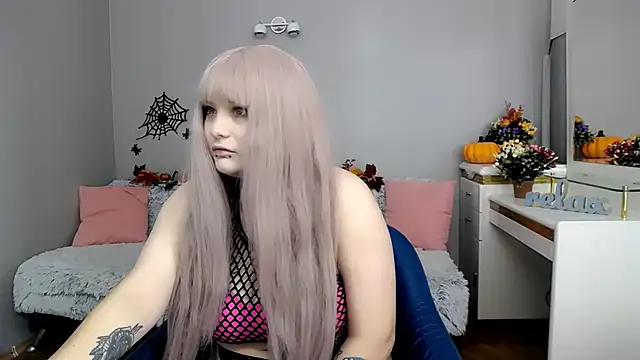 Snapshot of Estheri chatting on 11/04/25, 07:40 Estheri online show from 11/04/25, 07:40