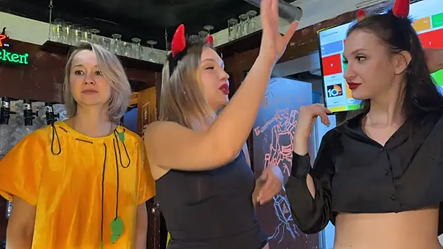 Snapshot of dirtypub chatting on 10/31/25, 01:23 dirtypub online show from 10/31/25, 01:23