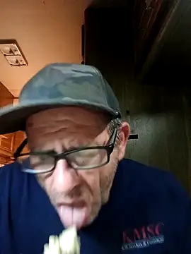 Snapshot of nicali78 chatting on 10/04/25, 08:56 nicali78 online show from 10/04/25, 08:56