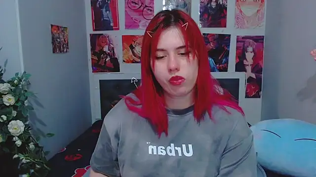 Snapshot of MikaMoonn chatting on 12/22/24, 12:28 MikaMoonn online show from 12/22/24, 12:28