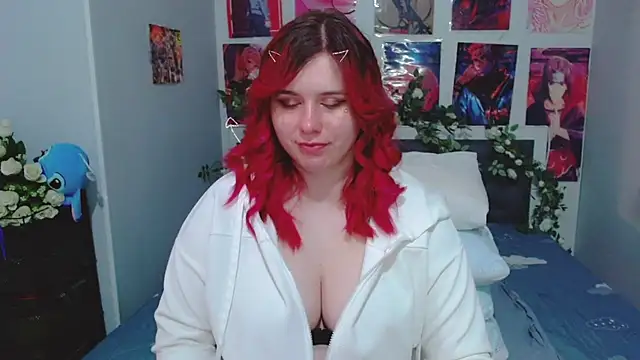 Snapshot of MikaMoonn chatting on 02/13/25, 02:56 MikaMoonn online show from 02/13/25, 02:56