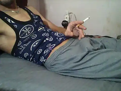 Snapshot of sami883 chatting on 10/10/25, 01:54 sami883 online show from 10/10/25, 01:54