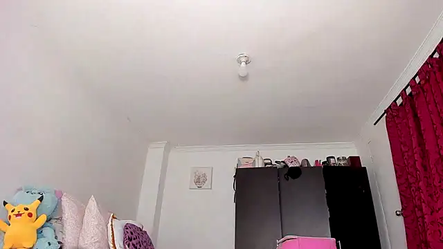 Snapshot of AlondraDiossa03 chatting on 12/18/24, 07:52 AlondraDiossa03 online show from 12/18/24, 07:52