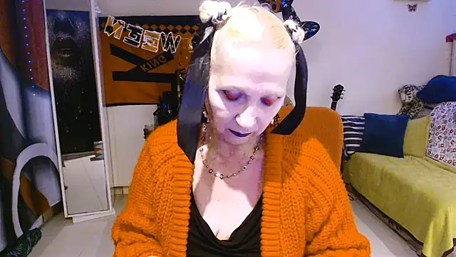 Snapshot of Ala-N-Dala chatting on 10/16/25, 09:32 Ala-N-Dala online show from 10/16/25, 09:32