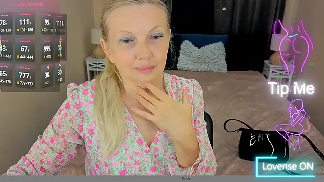 Abby Moore  online show from 06/19/26, 06:40