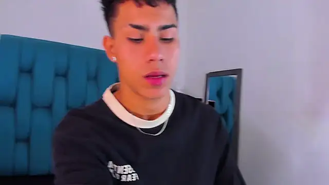 Snapshot of AlanNaughty chatting on 12/01/24, 08:53 AlanNaughty online show from 12/01/24, 08:53