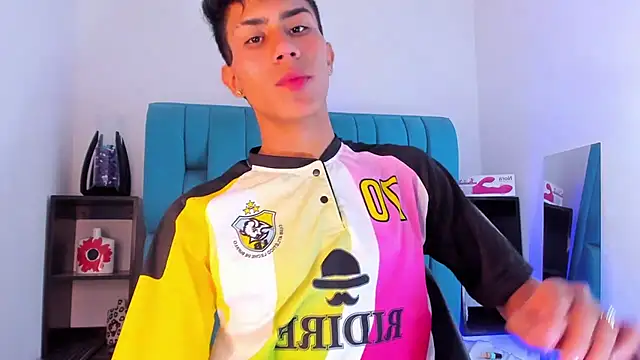 Snapshot of AlanNaughty chatting on 01/15/25, 06:43 AlanNaughty online show from 01/15/25, 06:43