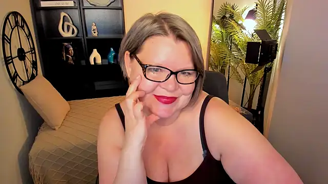 Shannonshine online show from 06/18/26, 01:37