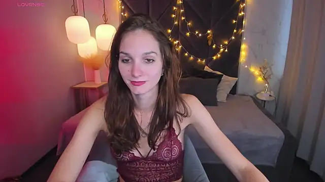 Snapshot of MirandaGlow chatting on 12/27/24, 12:01 MirandaGlow online show from 12/27/24, 12:01