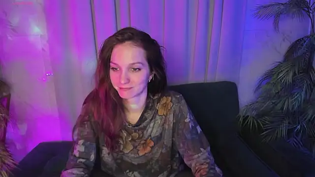 Snapshot of MirandaGlow chatting on 02/14/26, 05:37 MirandaGlow online show from 02/14/26, 05:37