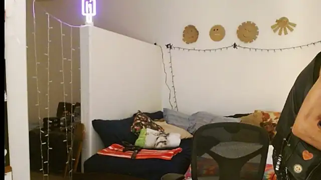 mycock2474u online show from 02/18/25, 01:32