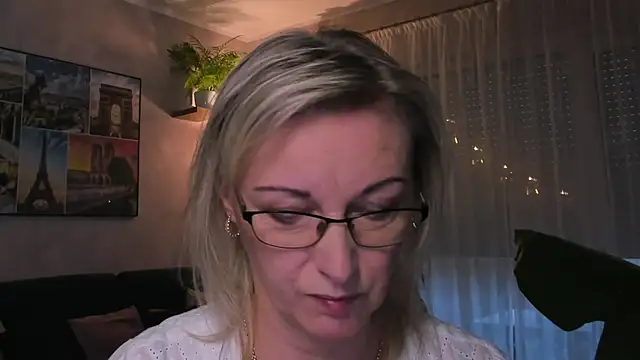 vanessa chat online show from 12/11/24, 02:22