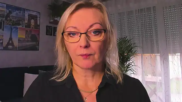 Snapshot of vanessa_chat chatting on 11/10/25, 02:16 vanessa chat online show from 11/10/25, 02:16