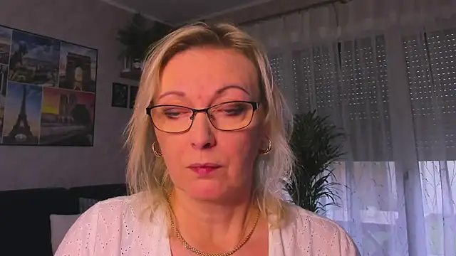 Snapshot of vanessa_chat chatting on 11/11/25, 02:06 vanessa chat online show from 11/11/25, 02:06