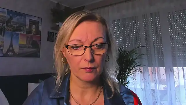 Snapshot of vanessa_chat chatting on 12/03/25, 02:15 vanessa chat online show from 12/03/25, 02:15