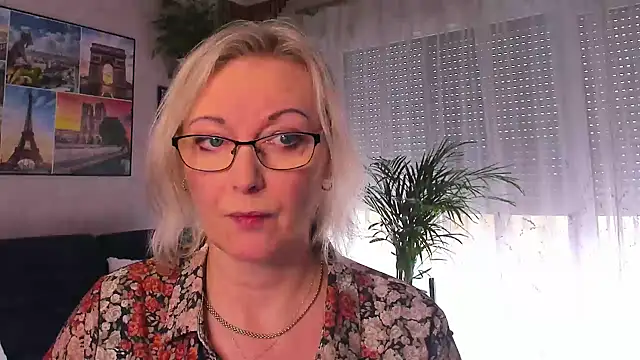 Snapshot of vanessa_chat chatting on 04/20/26, 01:14 vanessa chat online show from 04/20/26, 01:14