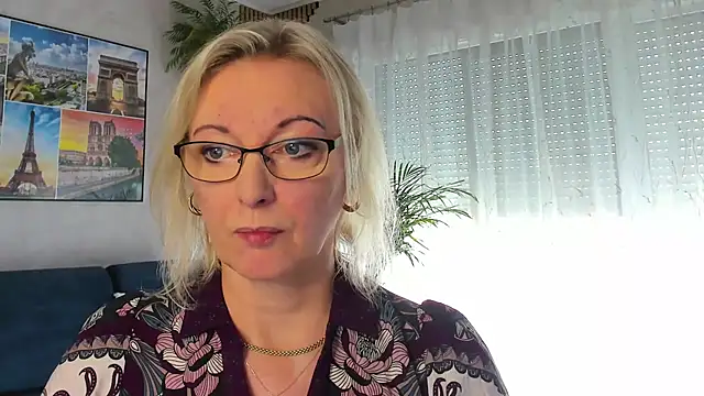 Snapshot of vanessa_chat chatting on 05/17/26, 01:40 vanessa chat online show from 05/17/26, 01:40