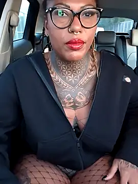 Snapshot of DarkDea chatting on 11/05/25, 03:56 DarkDea online show from 11/05/25, 03:56