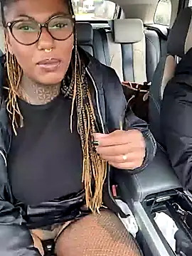 Snapshot of DarkDea chatting on 11/10/25, 10:47 DarkDea online show from 11/10/25, 10:47