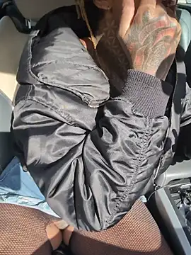 Snapshot of DarkDea chatting on 11/15/25, 12:13 DarkDea online show from 11/15/25, 12:13