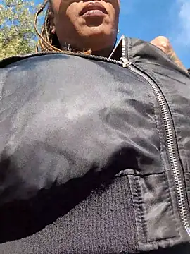 Snapshot of DarkDea chatting on 11/28/25, 11:35 DarkDea online show from 11/28/25, 11:35