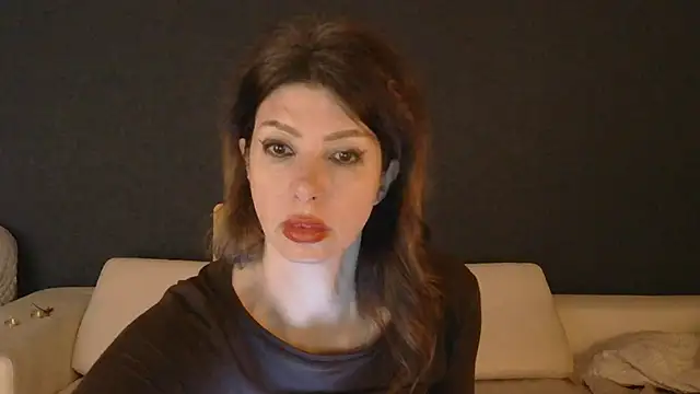 Snapshot of WhiteQueen888 chatting on 10/20/25, 02:12 WhiteQueen888 online show from 10/20/25, 02:12