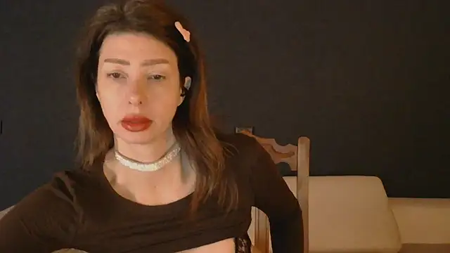 Snapshot of WhiteQueen888 chatting on 11/12/25, 04:24 WhiteQueen888 online show from 11/12/25, 04:24