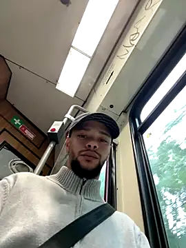 Snapshot of Lionayowe chatting on 10/08/25, 04:04 Lionayowe online show from 10/08/25, 04:04