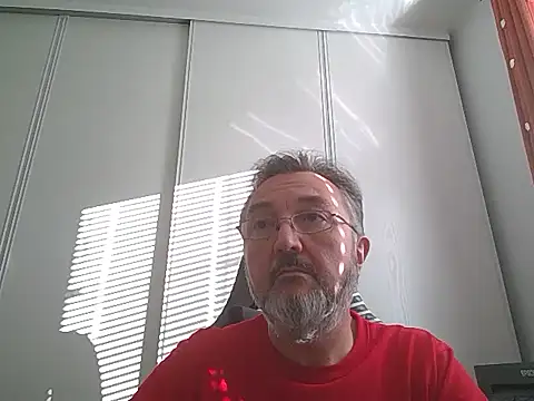 Snapshot of steb06 chatting on 12/05/25, 02:25 steb06 online show from 12/05/25, 02:25