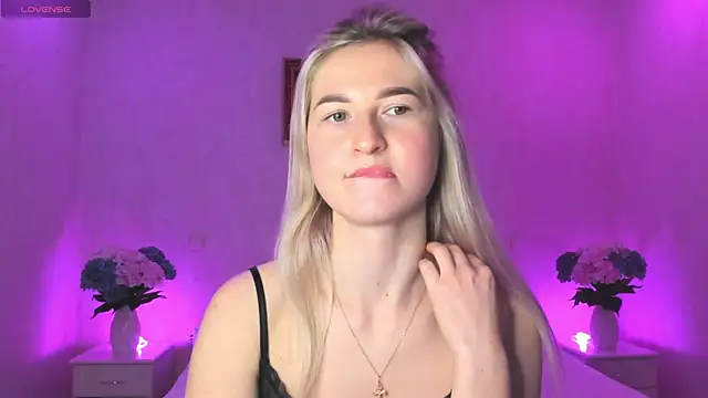 Snapshot of AnnaCarrera chatting on 12/18/24, 08:36 AnnaCarrera online show from 12/18/24, 08:36