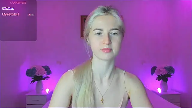 Snapshot of AnnaCarrera chatting on 01/04/25, 08:27 AnnaCarrera online show from 01/04/25, 08:27