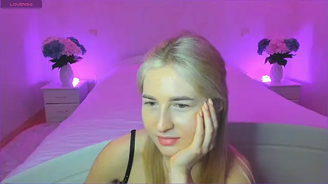 Snapshot of AnnaCarrera chatting on 01/08/25, 01:32 AnnaCarrera online show from 01/08/25, 01:32