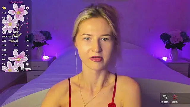 Snapshot of AnnaCarrera chatting on 09/15/25, 05:57 AnnaCarrera online show from 09/15/25, 05:57