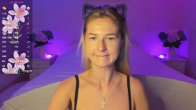 Snapshot of AnnaCarrera chatting on 09/16/25, 06:20 AnnaCarrera online show from 09/16/25, 06:20