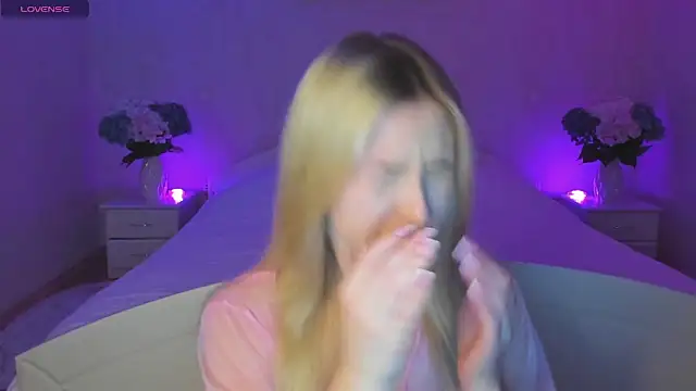 Snapshot of AnnaCarrera chatting on 09/17/25, 06:20 AnnaCarrera online show from 09/17/25, 06:20