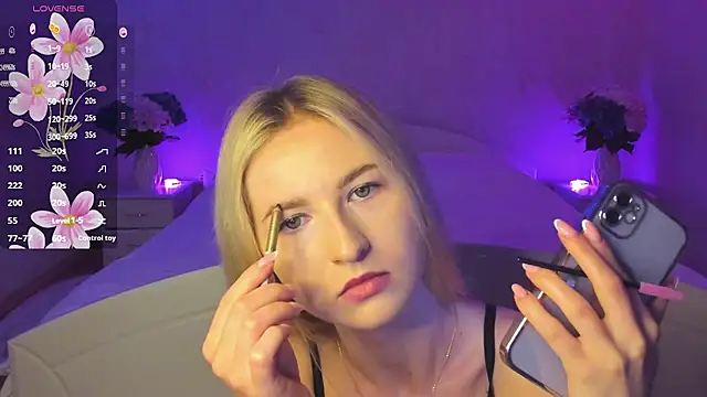 Snapshot of AnnaCarrera chatting on 09/20/25, 06:09 AnnaCarrera online show from 09/20/25, 06:09