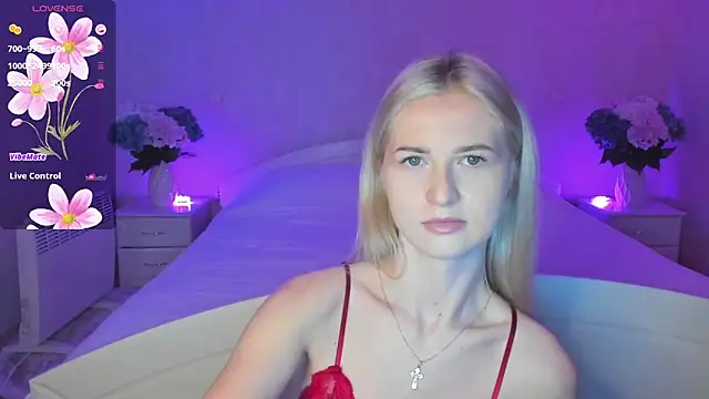 Snapshot of AnnaCarrera chatting on 10/17/25, 08:11 AnnaCarrera online show from 10/17/25, 08:11