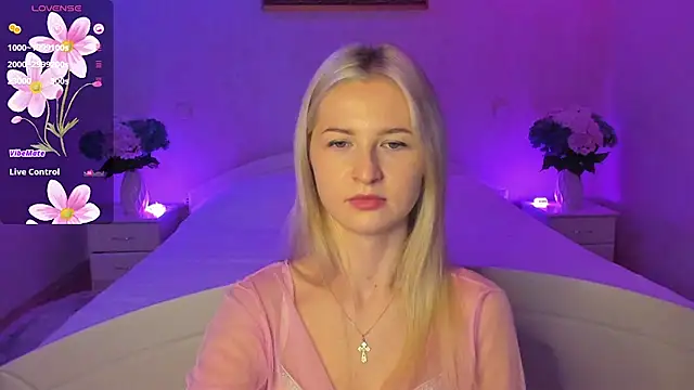 Snapshot of AnnaCarrera chatting on 10/24/25, 09:11 AnnaCarrera online show from 10/24/25, 09:11