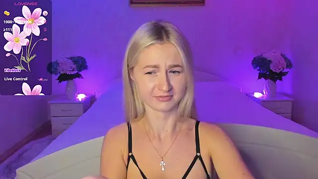 Snapshot of AnnaCarrera chatting on 10/27/25, 09:52 AnnaCarrera online show from 10/27/25, 09:52