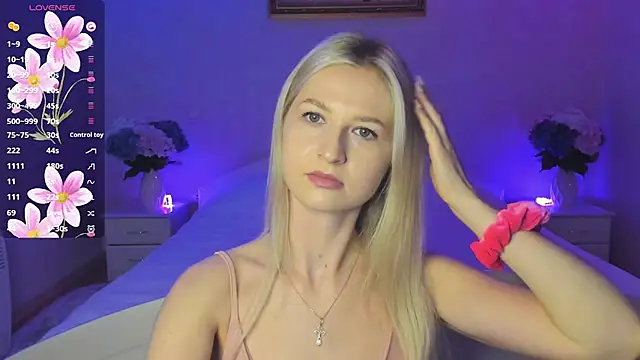 Snapshot of AnnaCarrera chatting on 11/15/25, 08:38 AnnaCarrera online show from 11/15/25, 08:38