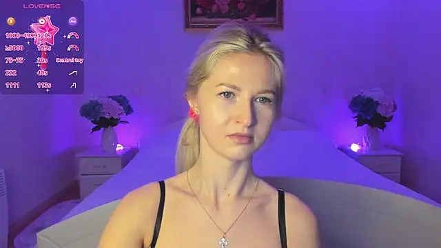 Snapshot of AnnaCarrera chatting on 11/18/25, 08:35 AnnaCarrera online show from 11/18/25, 08:35