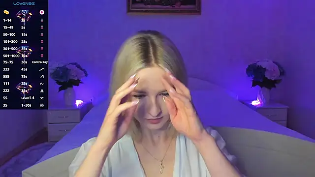 Snapshot of AnnaCarrera chatting on 12/05/25, 08:16 AnnaCarrera online show from 12/05/25, 08:16